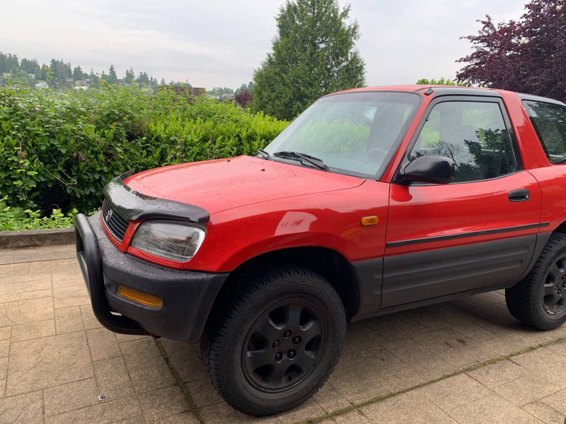 Illustration for article titled At $7,500, Would You Give This 1996 Toyota RAV4 a RAVE Review?